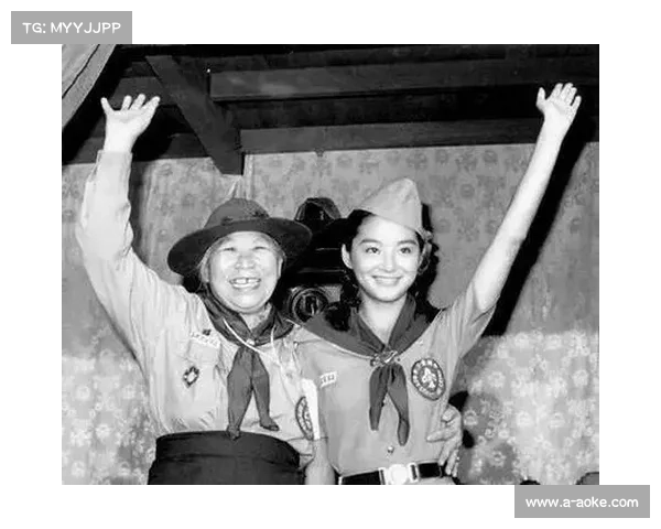 暴雨中坚守54年 70岁墨西哥球迷的决赛夜情怀与传奇 暴雨中坚守54年 70岁墨西哥球迷的决赛夜情怀与传奇